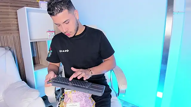 Axel grey  online show from 09/11/25, 11:54