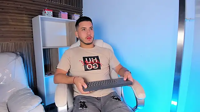 Axel grey  online show from 09/19/25, 12:17