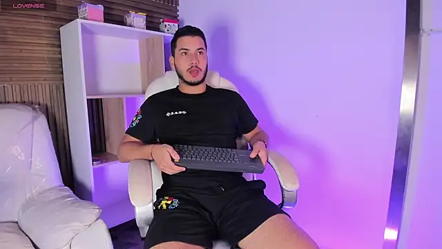 Axel grey  online show from 10/14/25, 12:28