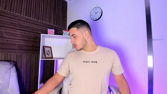 Axel grey  online show from 12/01/25, 12:10