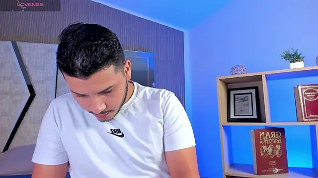 Axel grey  online show from 04/16/26, 12:50