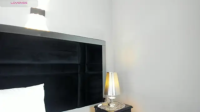 CarolineLee  online show from 03/25/26, 10:38