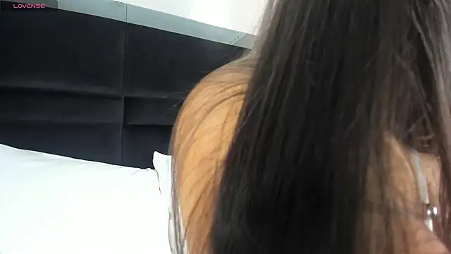 CarolineLee  online show from 04/21/26, 10:34