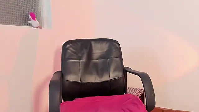 Snapshot of marie_pourtoii chatting on 10/13/25, 01:05 marie pourtoii online show from 10/13/25, 01:05