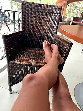 Snapshot of Jonypink10 chatting on 10/27/25, 01:04 Jonypink10 online show from 10/27/25, 01:04