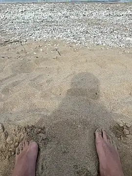 Snapshot of Jonypink10 chatting on 04/13/26, 01:05 Jonypink10 online show from 04/13/26, 01:05