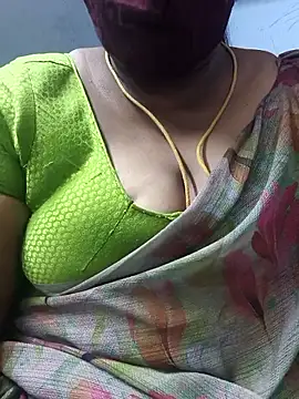 Snapshot of TAMIL_ELAKKIYA chatting on 06/05/26, 04:13 TAMIL ELAKKIYA online show from 06/05/26, 04:13