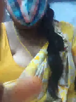 Snapshot of TAMIL_ELAKKIYA chatting on 06/12/26, 05:23 TAMIL ELAKKIYA online show from 06/12/26, 05:23