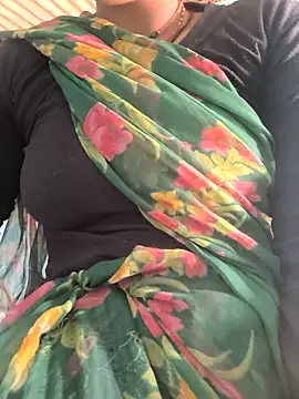 Snapshot of Cutyam chatting on 11/16/25, 09:15 Cutyam online show from 11/16/25, 09:15