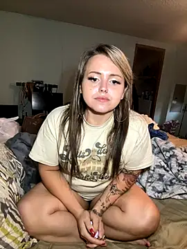 Snapshot of JuicyExxxperience chatting on 09/28/25, 12:32 JuicyExxxperience online show from 09/28/25, 12:32