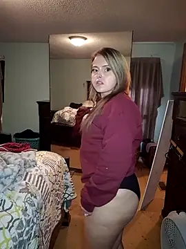 Snapshot of JuicyExxxperience chatting on 11/18/25, 02:10 JuicyExxxperience online show from 11/18/25, 02:10