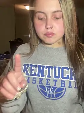 Snapshot of JuicyExxxperience chatting on 12/19/25, 02:02 JuicyExxxperience online show from 12/19/25, 02:02