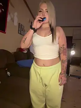 Snapshot of JuicyExxxperience chatting on 02/13/26, 12:45 JuicyExxxperience online show from 02/13/26, 12:45