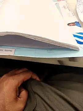 hotboy43339 online show from 02/03/26, 05:38