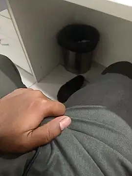 hotboy43339 online show from 02/17/26, 05:19