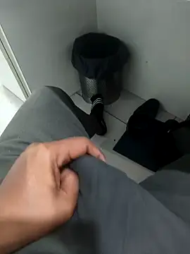 hotboy43339 online show from 02/18/26, 09:33