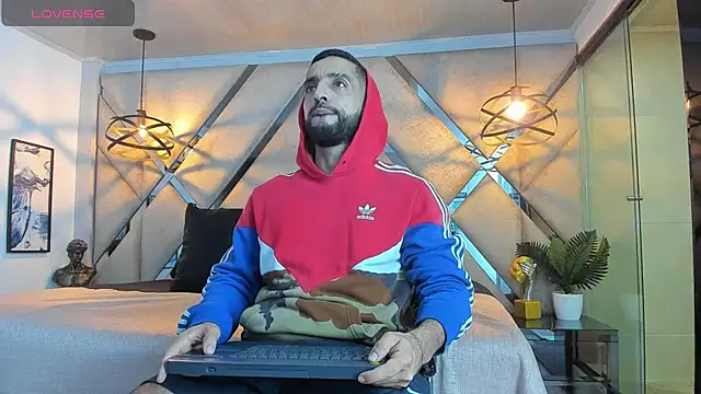 Yiyo10  online show from 04/23/26, 04:24