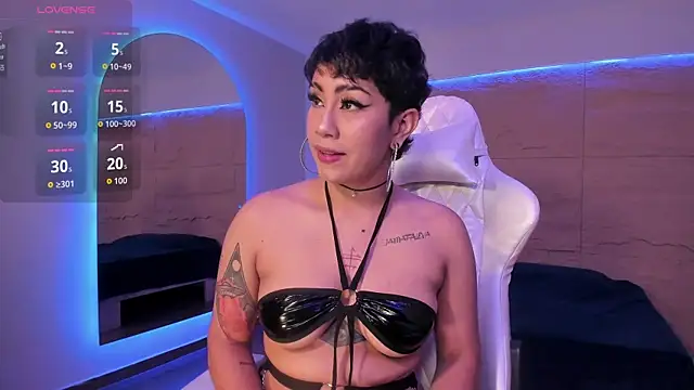 Snapshot of ZahaRose chatting on 10/11/25, 05:00 ZahaRose online show from 10/11/25, 05:00