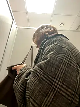 Only April online show from 10/26/25, 09:04