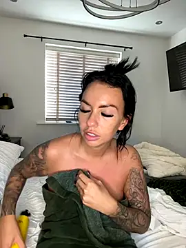 BELLABLACKXUK online show from 10/28/25, 01:47