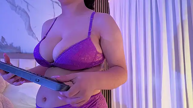 LunaRosse  online show from 10/19/25, 11:33