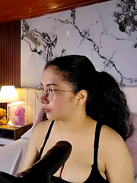 LunaRosse  online show from 04/15/26, 11:50