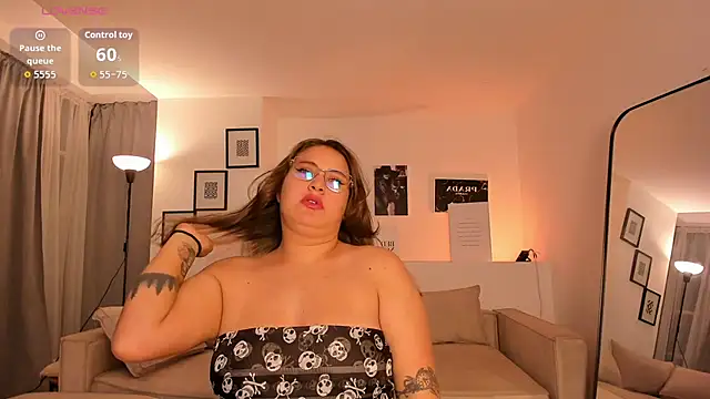 Snapshot of Laureen_se chatting on 09/20/25, 05:30 Laureen se online show from 09/20/25, 05:30