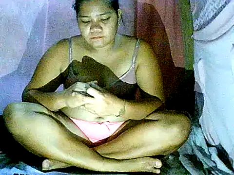 Snapshot of hotmom_carcar chatting on 01/06/26, 02:43 hotmom carcar online show from 01/06/26, 02:43