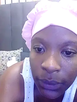 Snapshot of MrsMxx25 chatting on 10/20/25, 03:23 MrsMxx25 online show from 10/20/25, 03:23