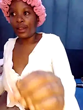 MrsMxx25 online show from 10/23/25, 08:40