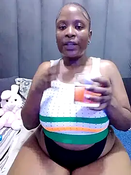 MrsMxx25 online show from 10/26/25, 07:42