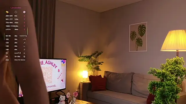 Luna Foxy online show from 10/08/25, 02:25