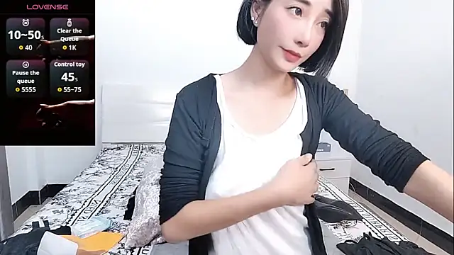 Snapshot of YIWA-2000 chatting on 11/02/25, 05:21 YIWA-2000 online show from 11/02/25, 05:21