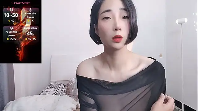 Snapshot of YIWA-2000 chatting on 12/18/25, 07:36 YIWA-2000 online show from 12/18/25, 07:36