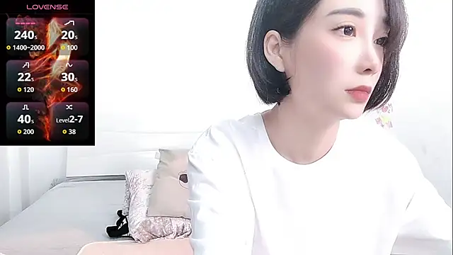 Snapshot of YIWA-2000 chatting on 05/18/26, 04:07 YIWA-2000 online show from 05/18/26, 04:07