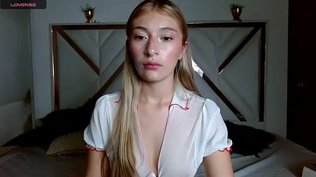 SophiaaLee online show from 09/09/25, 10:42