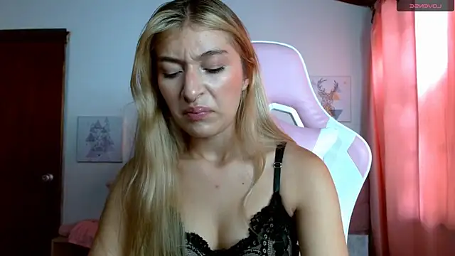 SophiaaLee online show from 10/12/25, 04:06