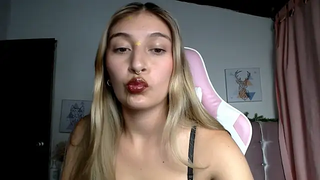 Snapshot of SophiaaLee chatting on 04/24/26, 12:13 SophiaaLee online show from 04/24/26, 12:13