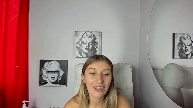 SophiaaLee online show from 07/23/26, 01:58