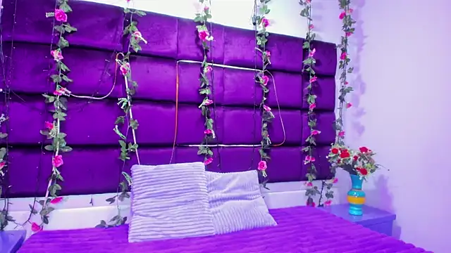 Nanis James online show from 04/19/26, 02:55