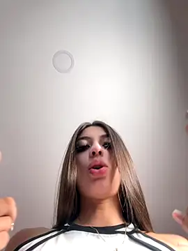 Snapshot of Mavii_ chatting on 09/28/25, 06:46 Mavii  online show from 09/28/25, 06:46