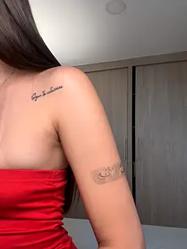 Snapshot of Mavii_ chatting on 10/19/25, 04:40 Mavii  online show from 10/19/25, 04:40