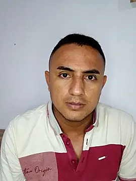 Snapshot of Geral_Yeraldyn09 chatting on 09/18/25, 01:18 Geral Yeraldyn09 online show from 09/18/25, 01:18