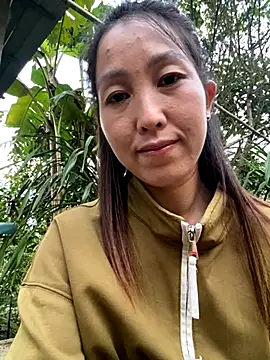 Huong-Ly online show from 09/18/25, 11:01