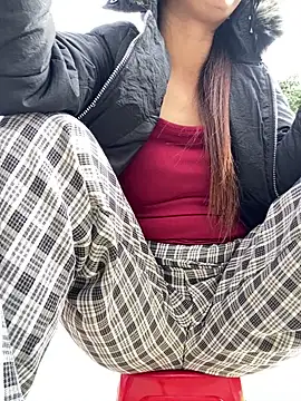 Huong-Ly online show from 12/20/25, 02:51