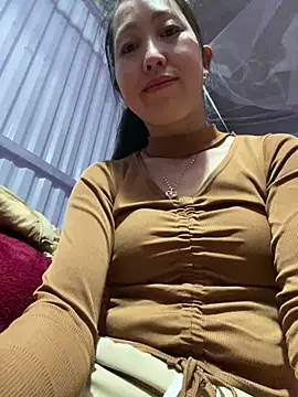 Huong-Ly online show from 02/15/26, 07:51