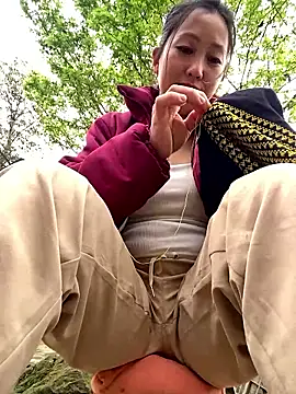 Huong-Ly online show from 02/24/26, 01:47