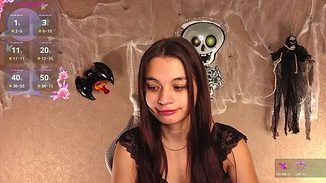 Snapshot of Leila_Hefner chatting on 10/14/25, 02:23 Leila Hefner online show from 10/14/25, 02:23