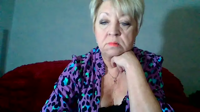 Snapshot of DianaQDream chatting on 05/14/26, 07:04 DianaQDream online show from 05/14/26, 07:04
