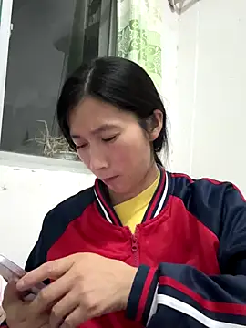 crhong666 online show from 10/27/25, 12:42